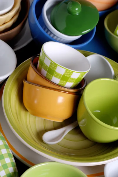 Utensílios de cozinha de cerâmica colorida — Fotografia de Stock