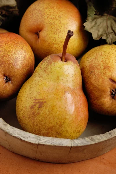 Pears in the wooden bowl — Stock Photo, Image