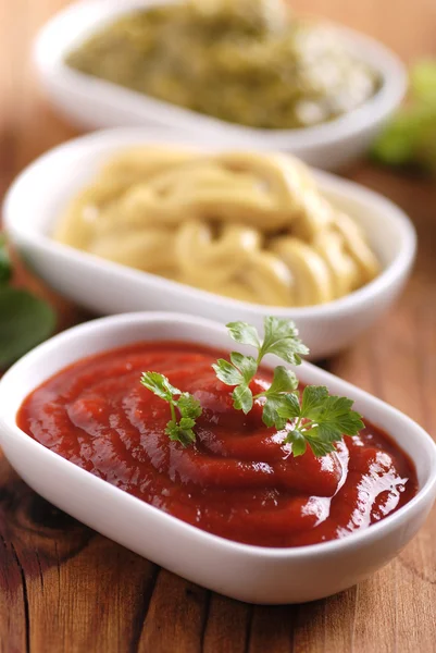 Кетчуп та інші соуси — стокове фото