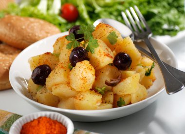 tabak patates salatası