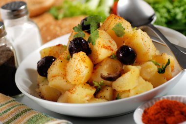 tabak patates salatası