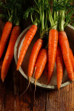 Bir sürü taze havuç.