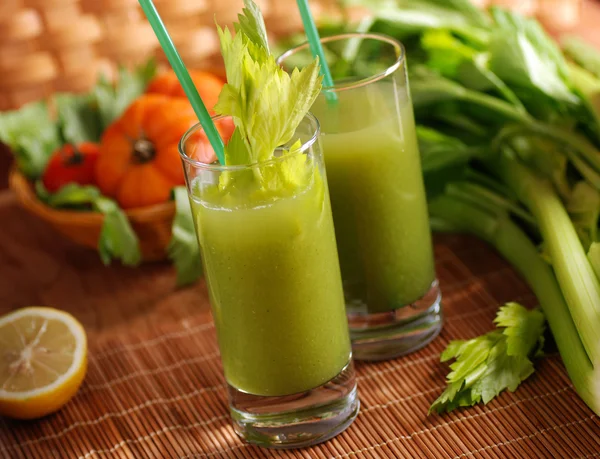 Свежий овощной сок — стоковое фото