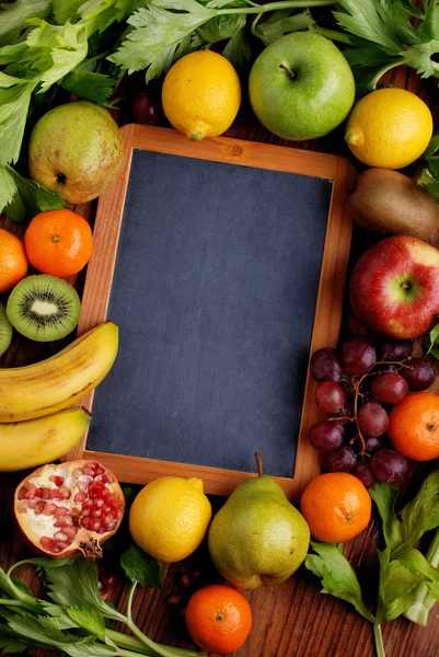 Blackboard and fruit — Stock Photo, Image