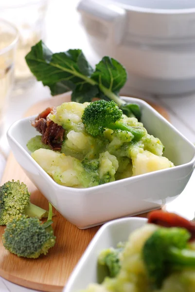 Soup with potatoes and broccoli — Stock Photo, Image