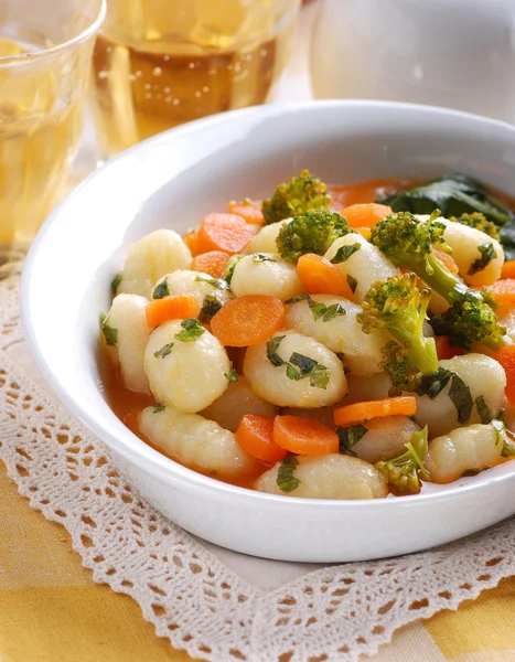 Potato dumplings with vegetables — Stock Photo, Image