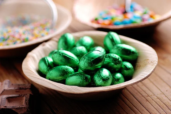 Small easter eggs in bowl — Stock Photo, Image