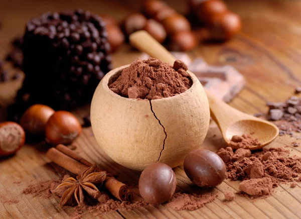 Kakaopulver på bordet — Stockfoto
