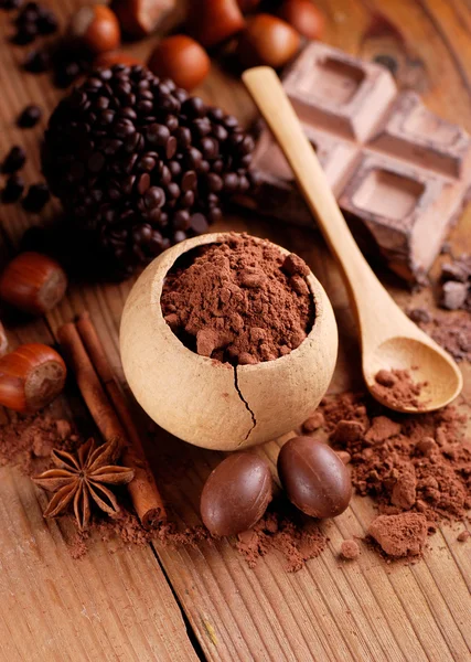 Kakao w proszku na stole — Zdjęcie stockowe
