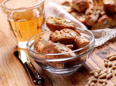 cantucci kurabiye cam kase