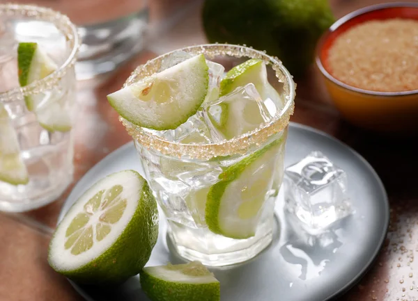 Tonic water with lemon — Stock Photo, Image