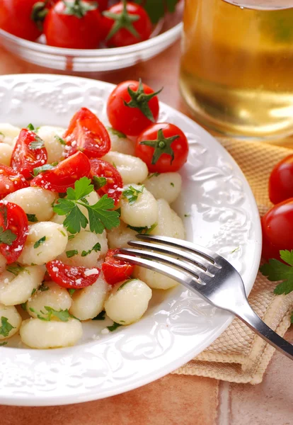 Aardappel gnocchi met cherry tomaten — Zdjęcie stockowe