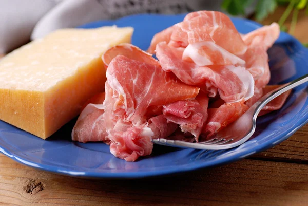 Parmaham op de plaat — Stockfoto