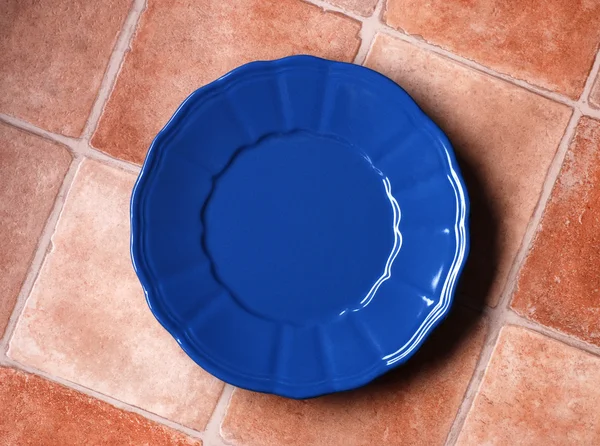 Синій блюдо, ізольовані — стокове фото