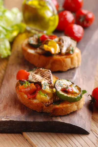 Italian bruschetta with grilled vegetables — Stock Photo, Image