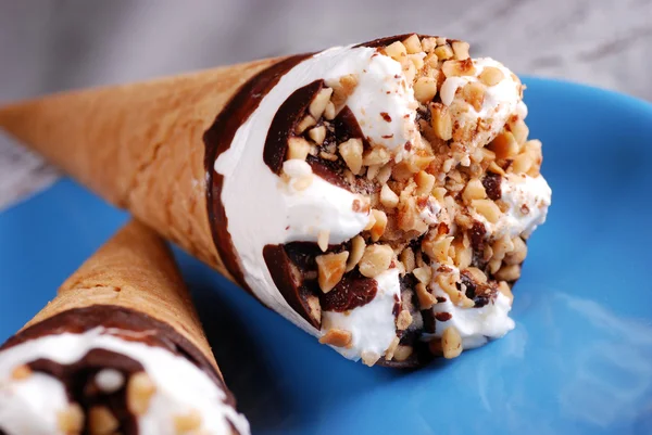 Chocolate ice cream and whipped cream — Stock Photo, Image