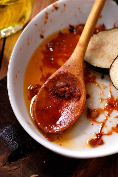 Dirty plate and kitchen scraps — Stock Photo, Image