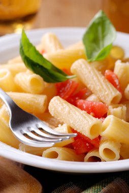 domates rigatoni makarna