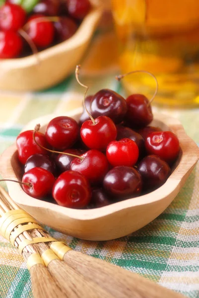 Pilha de cerejas orgânicas — Fotografia de Stock