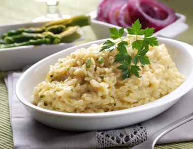 Risotto kuşkonmaz ile