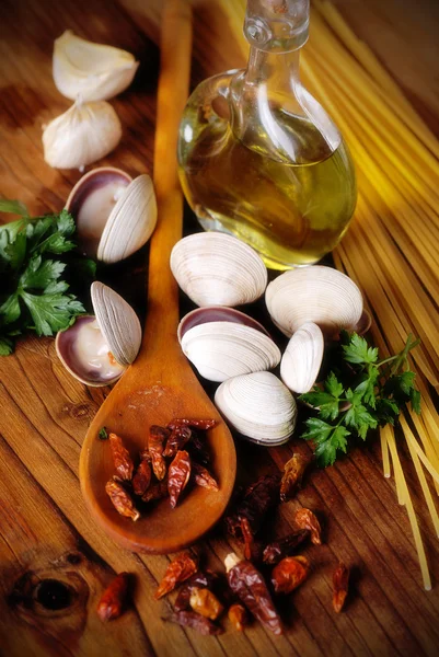 Ingredienser för spaghetti med musslor — Stockfoto