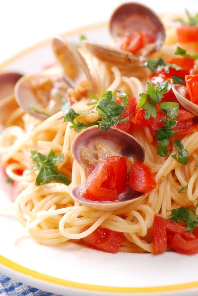 Spaghetti with clams — Stock Photo, Image