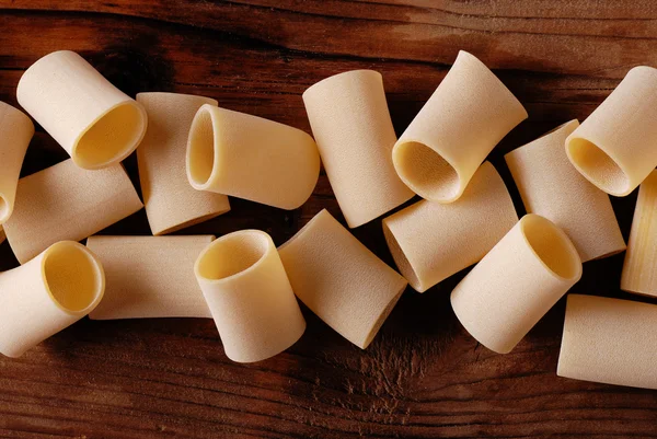 Paccheri massa crua, tradicional napolitana — Fotografia de Stock