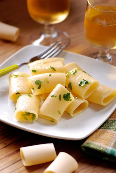 Paccheri Neapolitans with olive oil and parsley — Stock Photo, Image