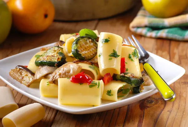 Paccheri Neapolitans with grilled vegetables — Stock Photo, Image