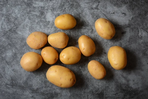 Купа Картоплі Сірому Фоні Крупним Планом — стокове фото