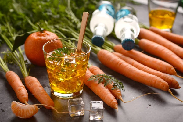 Köstlicher Karotten Mandarinen Cocktail Mit Eis — Stockfoto