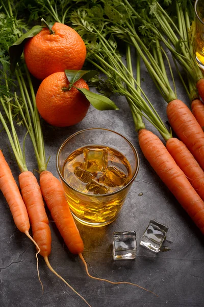 Köstlicher Karotten Mandarinen Cocktail Mit Eis — Stockfoto