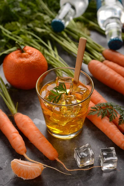 Köstlicher Karotten Mandarinen Cocktail Mit Eis — Stockfoto