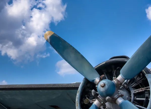 Propeller and engine of vintage airplane — Stock Photo, Image