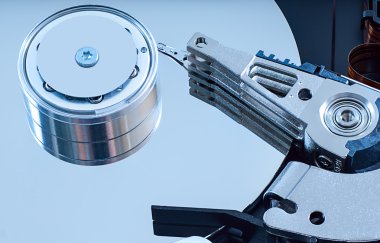 mavi bir renk tonu ile sabit disk ayrıntılı