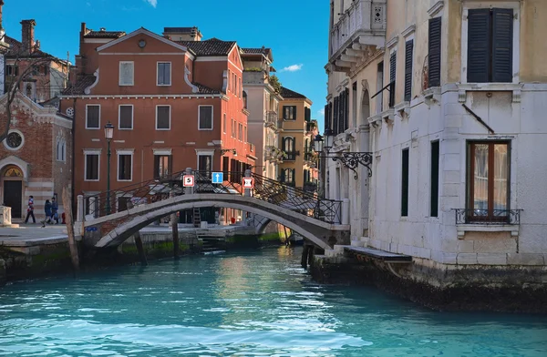 Bela rua de água - Veneza, Itália — Fotografia de Stock