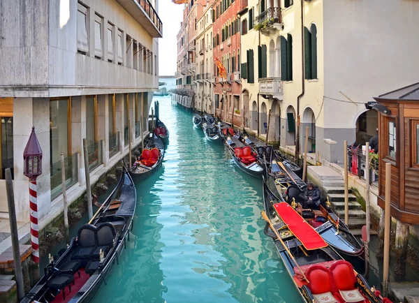 Bela rua de água - Veneza, Itália — Fotografia de Stock