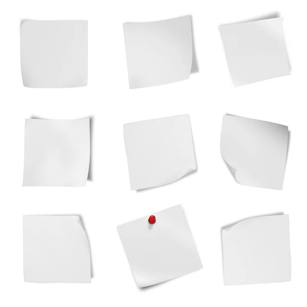 Collection de divers dépliants papier blanc vierge sur fond blanc . — Photo