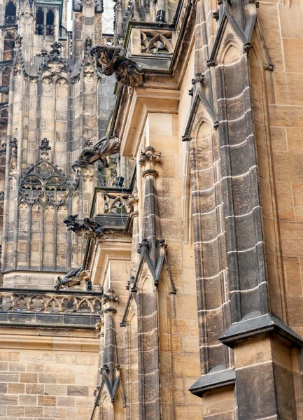 Fragment av skulpturer i domkyrkan kyrkan Heliga vitus — Stockfoto