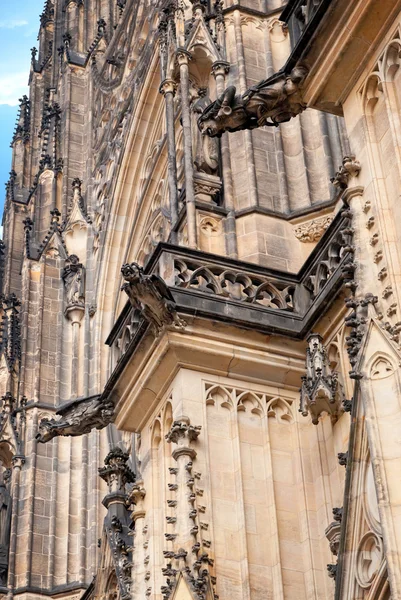 Fragment av skulpturer i domkyrkan kyrkan Heliga vitus — Stockfoto