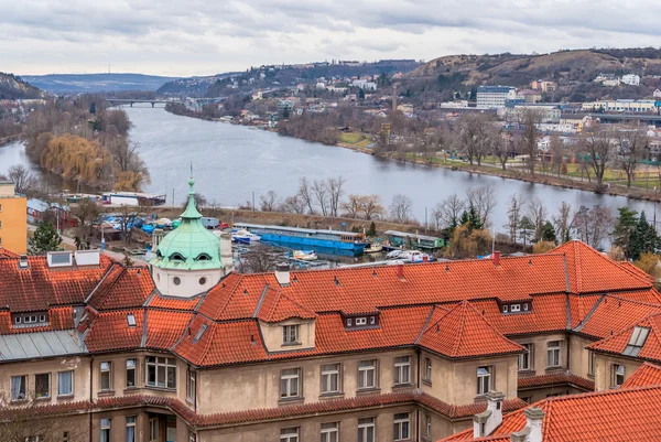 Від Вишеграду Панорама видом на Прагу — стокове фото