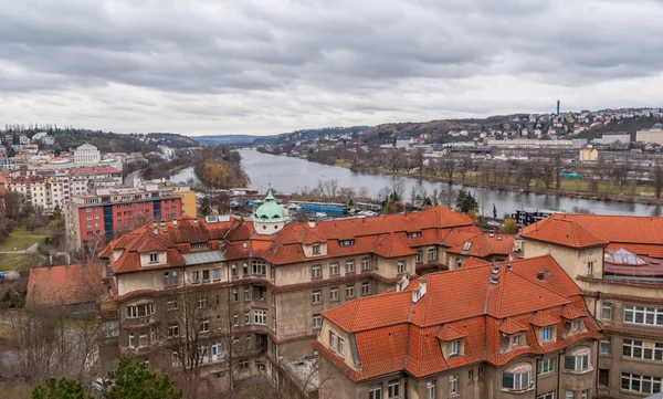 Від Вишеграду Панорама видом на Прагу — стокове фото