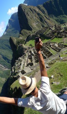 bir erkekte machu picchu, peru