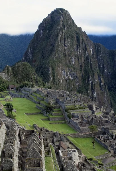 Vista general de la ciudad inca de Machu Picchu — Foto de Stock
