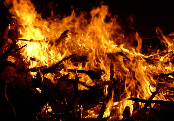 Camp πυρκαγιά καίει τη νύχτα — Φωτογραφία Αρχείου