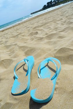 Flip flop ve plaj havlusu