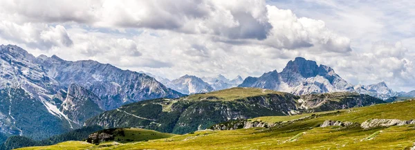 Beautiful panorama of mountains — Stock Photo, Image