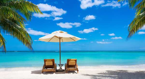 Idyllic white beach in front of the turquoise tropical sea Stock Picture