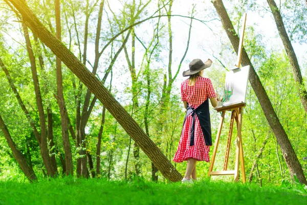 Woman Artist Paints Picture Spring Park — Stock Photo, Image