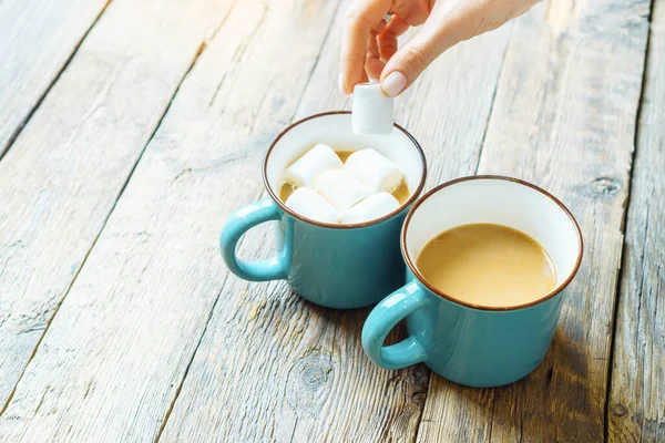 Female Hands Putting Marshmallow Cup Hot Beverage Preparing Tasty Hot — Stock Photo, Image